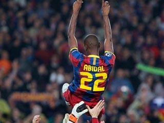 Ver v&iacute;deo  'Abidal vuelve a pisar el c&eacute;sped'