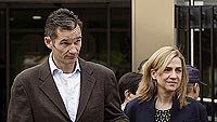 Ir al Video&nbsp;Los abogados de la infanta Cristina se personan en el juzgado y el pr&iacute;ncipe coincide con Miquel Roca en un acto