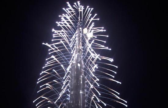 Dubai inaugura el edificio m&aacute;s alto del mundo