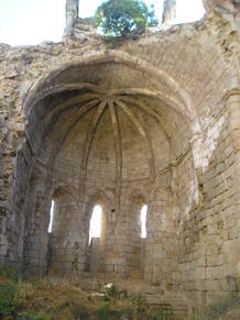 &Aacute;bside rom&aacute;nico del monasterio de Pelayos de la Presa