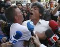 El abuelo de Mari Luz increpa a los detenidos frente a la Audiencia Provincial de Huelva