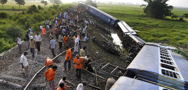Accidente al norte de la India el pasado domingo, 69 personas han muerto y 196 han resultado heridas. Accidente al norte de la India el pasado domingo, 69 personas han muerto y 196 han resultado heridas.