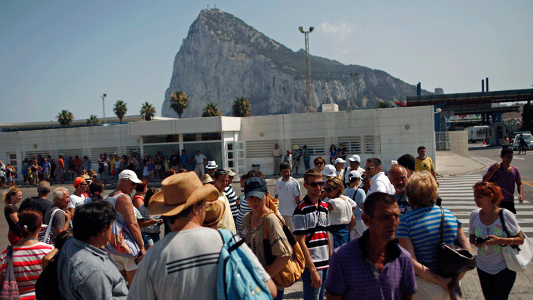 El Reino Unido estudia "acciones legales" por los controles en la frontera con Gibraltar