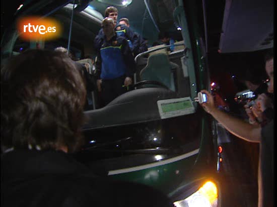Los jugadores del Bar&ccedil;a, aclamados ya en Barajas