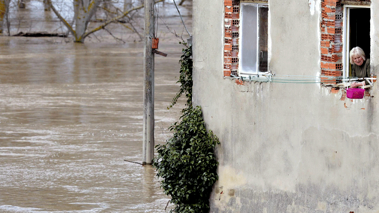 Continúa activada la alerta por desbordamiento de ríos en Castilla y León y Navarra