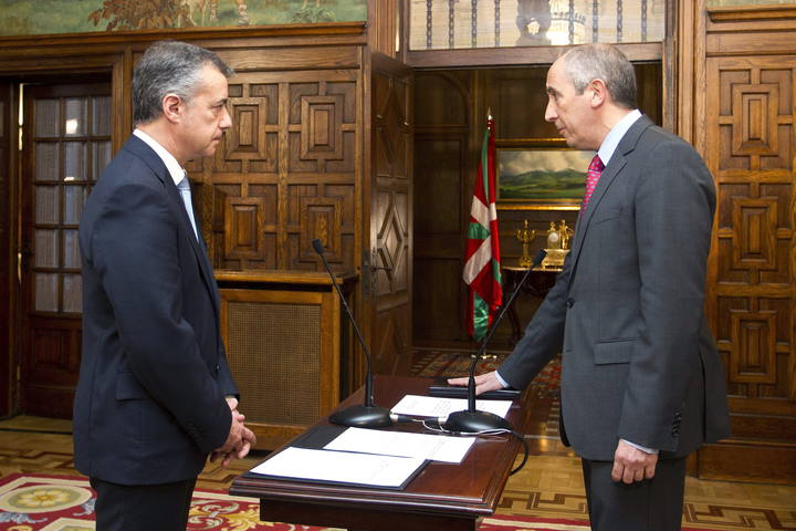 ACTO DE TOMA DE POSESI&Oacute;N DE LOS OCHO CONSEJEROS DEL NUEVO GOBIERNO VASCO