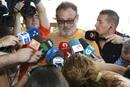 El actor y cantante Pablo Carbonell en declaraciones a la prensa tras visitar, en el tanatorio de Tres Cantos, la capilla ardiente con los restos mortales del actor, director cinematogr&aacute;fico y productor espa&ntilde;ol Sancho Gracia.
