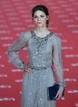 La actriz Manuela Velasco, con un elegante vestido con pedrer&iacute;a de Carolina Herrera.