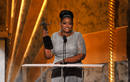 La actriz Octavia Spencer recoge su premio a mejor actriz secundaria por su papel en 