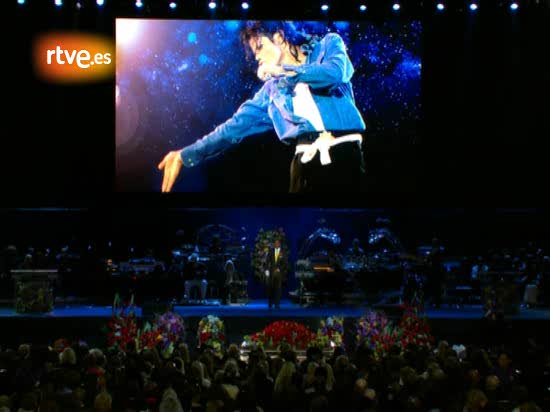 Jermaine Jackson rinde homenaje a su hermano en el Staples Center de Los Angeles