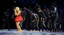 La cantante brit&aacute;nica Pixie Lott act&uacute;a antes de la final por equipos masculino de gimnasia art&iacute;stica de los Juegos Ol&iacute;mpicos 2012 en Londres.