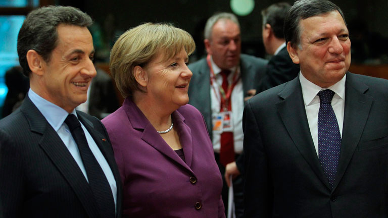 Los l&iacute;deres de la UE logran un pacto para defender al euro sin el Reino Unido