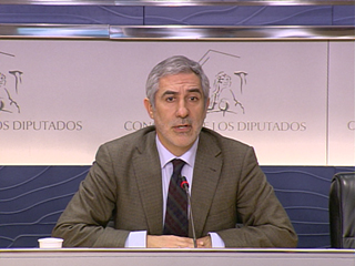 Ver v&iacute;deo  'PP e IU acusan al Gobierno de improvisaci&oacute;n en las medidas de ahorro'
