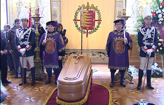 M&aacute;s all&aacute; del escritor estaba el hombre, el vecino, el cazador, el amigo al que hoy desped&iacute;an grit&aacute;ndole "Maestro"