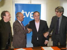 Javier Pons y Luis Fern&aacute;ndez, con los dos propietarios del restaurante elBulli, Ferran Adri&agrave; y Juli Soler.