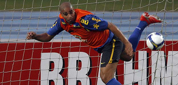 Adriano fue convocado a finales de marzo para jugar con Brasil y no volvi&oacute; a Mil&aacute;n.
