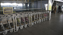 Ir al Video&nbsp;Aena cobrar&aacute; un euro por usar los carros para equipajes en Barajas y otros seis aeropuertos