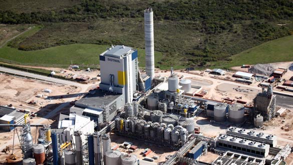 Vista e&eacute;rea de la papelera uruguaya de la discordia.