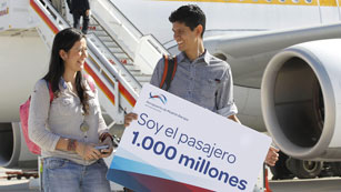 Ver vídeo  'El aeropuerto de Barajas recibe a su pasajero 1.000 millones'