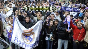 Ver v&iacute;deo  'La afici&oacute;n del Madrid llena Cibeles'