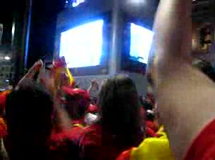 Ver v&iacute;deo  'La afici&oacute;n espa&ntilde;ola celebra la Eurocopa en la Fan Zone de Viena'