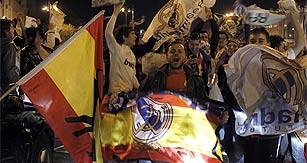 Ver v&iacute;deo  'La afici&oacute;n madridista celebra el t&iacute;tulo de Liga en Cibeles'