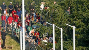 Ver v&iacute;deo  'La afici&oacute;n de la 'Roja' defraudada por no poder observar su entrenamiento'