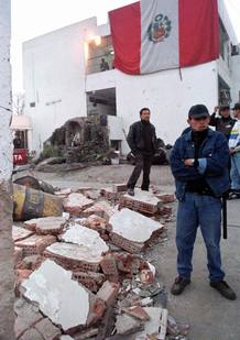 AFTERMATH FROM SENDERO LUMINOSO CAR BOMB IN LIMA