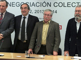Los agentes sociales firman el acuerdo laboral para hacer a Espa�a m�s competitiva