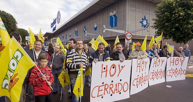 AGRICULTORES DE COAG PROTESTAN CONTRA LAS GRANDES SUPERFICIES
