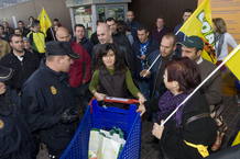 AGRICULTORES DE COAG PROTESTAN CONTRA LAS GRANDES SUPERFICIES