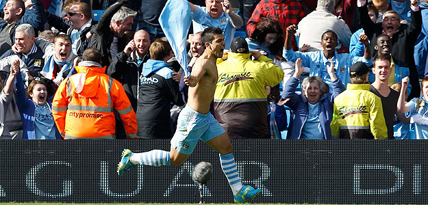 Ag&uuml;ero celebra el gol que le da la victoria en la Premier al City.