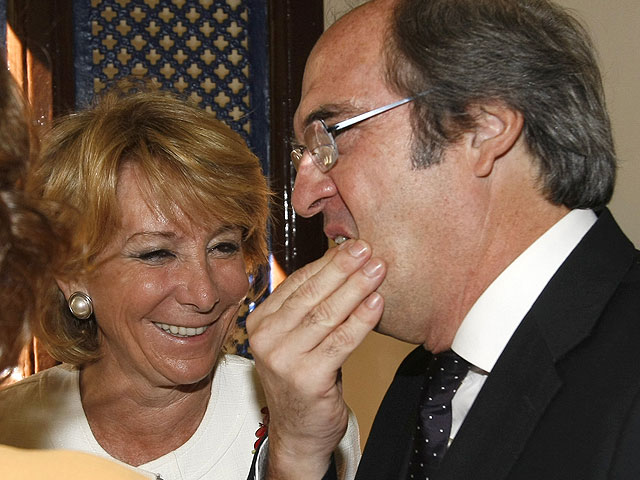 Aguirre, entre risas, pide a Gabilondo en persona que dimita 