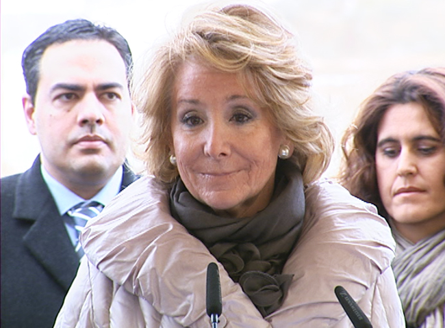 Esperanza Aguirre se retira 'unos d&iacute;as' para someterse a una operaci&oacute;n por un c&aacute;ncer de mama