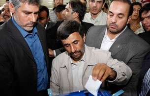 Ver v&iacute;deo  'Ahmadineyad se adelanta en la primera ronda con el 61% de los votos escrutados'