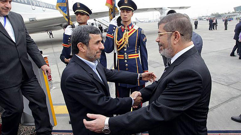 Ahmadineyad llega a Egipto en la primera visita de un presidente iran&iacute; desde 1979