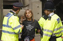Alain Robert , tambi&eacute;n conocido como Spiderman, es arrestado por la polic&iacute;a