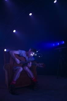 Albert Pla y su guitarra