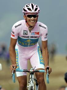 Alberto Contador se ha puesto líder al llegar las etapas de montaña. Alberto Contador se ha puesto líder al llegar las etapas de montaña.