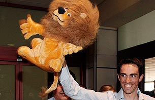 Ver v&iacute;deo  'Alberto Contador ya est&aacute; en Espa&ntilde;a'