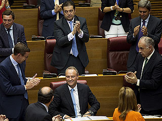 Ver v&iacute;deo  'Alberto Fabra, elegido president con los 55 votos del PP y el rechazo de la oposici&oacute;n'