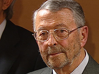 Ver v&iacute;deo  'Alberto Oliart dimite como presidente de RTVE "por motivos personales"'