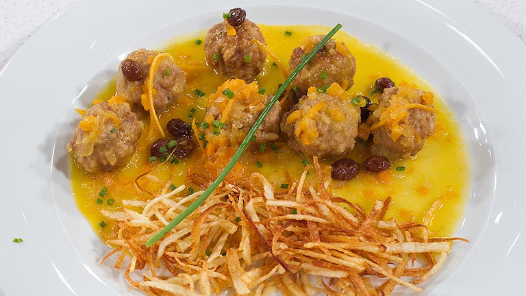 Saber Cocinar - Alb&oacute;ndigas con pi&ntilde;ones a la naranja
