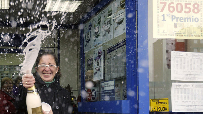 Alcal&aacute; de Henares festeja el gordo de la loter&iacute;a de Navidad