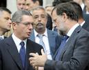 Alberto Ruiz-Gallard&oacute;n y Mariano Rajoy en la plaza de Cibeles