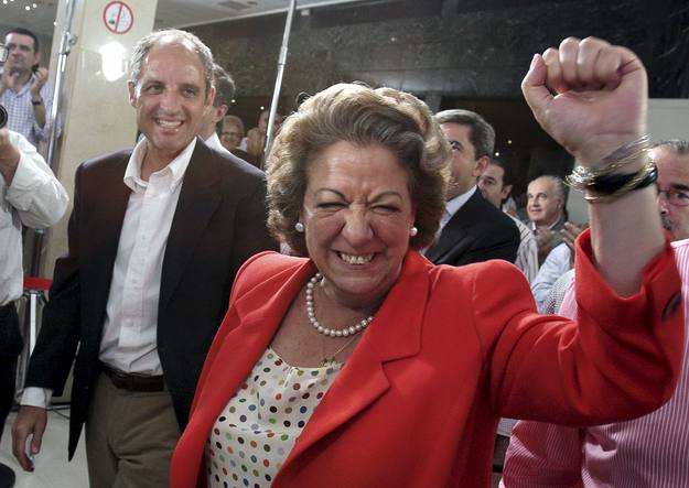 La alcaldesa de Valencia, Rita Barber&aacute;, acompa&ntilde;ada por el president de la Generalitat, Francisco Camps