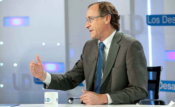 Alfonso Alonso: "Hay un pacto para cambiar en Europa, a ver si lo hay para cambiar en Espa&ntilde;a"