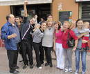 Algunos clientes del bar 