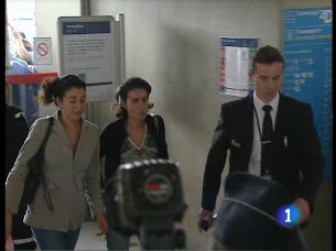 Ver v&iacute;deo  'Algunos familiares de los desaparecidos del avi&oacute;n de Air France conocieron la noticia en el aeropuerto'