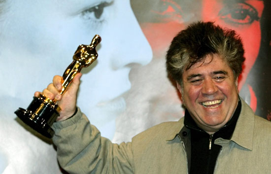 Pedro Almod&oacute;var gana el Oscar al Mejor Gui&oacute;n Original por 'Hable con ella' (2003)